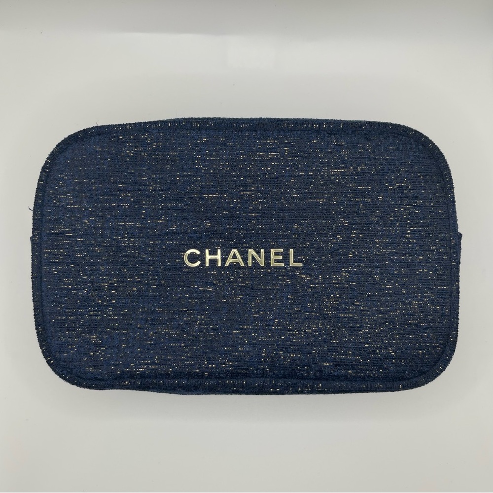 CHANEL - Holiday Gift Set Bag - Picture 2 of 4